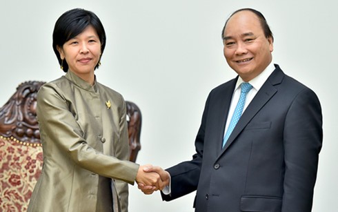 Nguyen Xuan Phuc reçoit l’ambassadrice canadienne Ping Kitnikone - ảnh 1